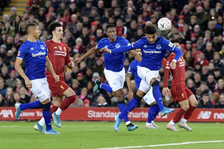 CSGO蘑菇高清画面：专业玩家是如何压制敌人的？